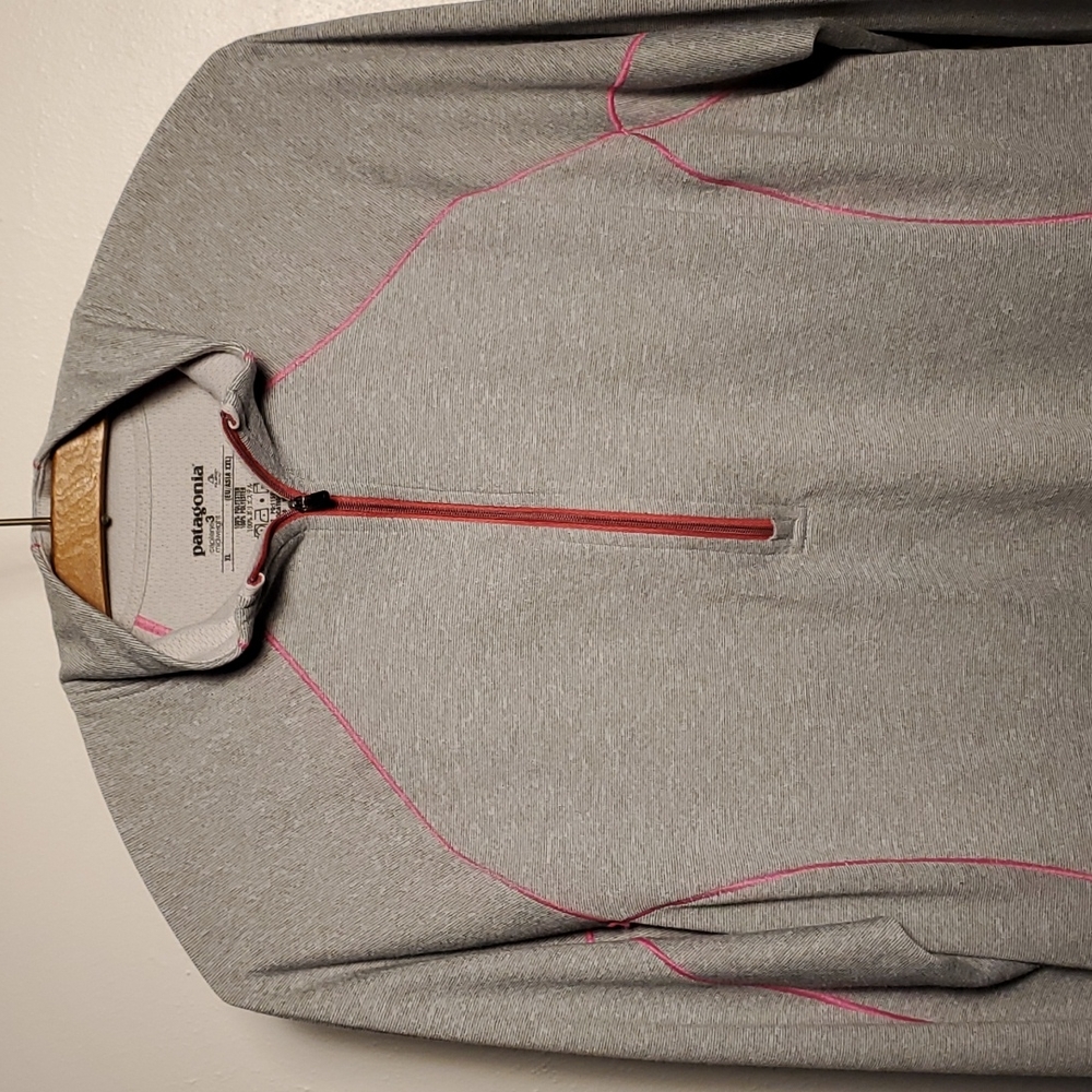 Patagonia Women’s Light Gray Half-Zip Pullover Base Layer with Pink Stitching